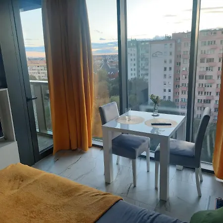 Hanza Tower Sunny Apartment